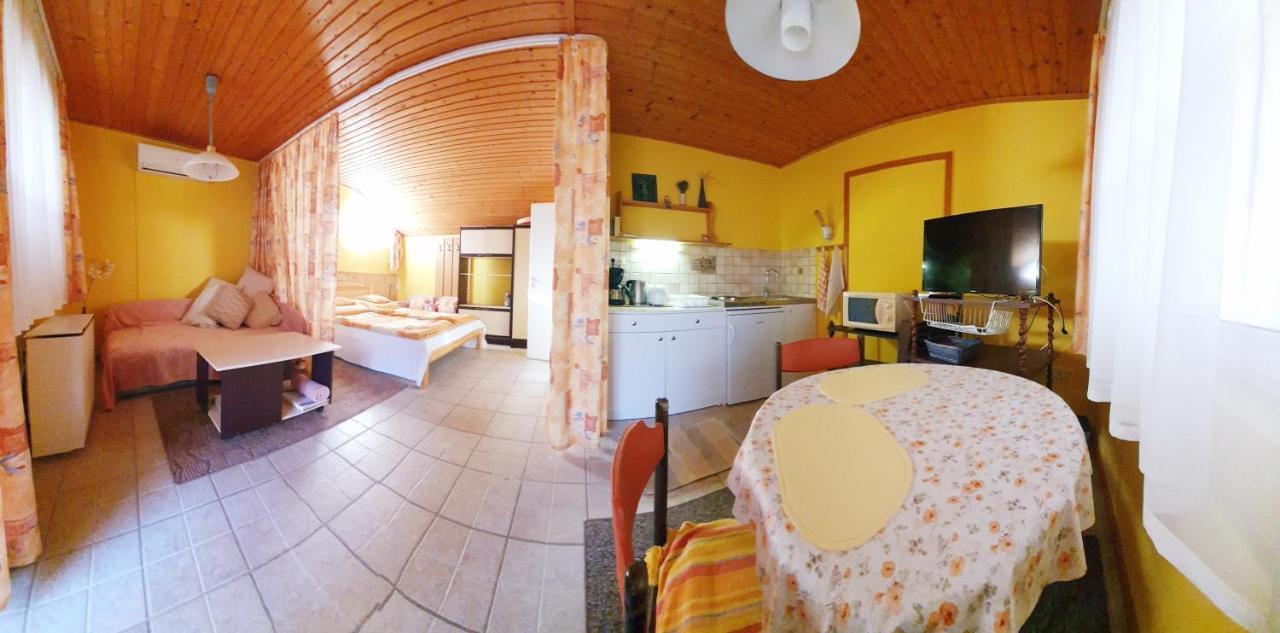 Anna Apartman Heviz Exterior photo