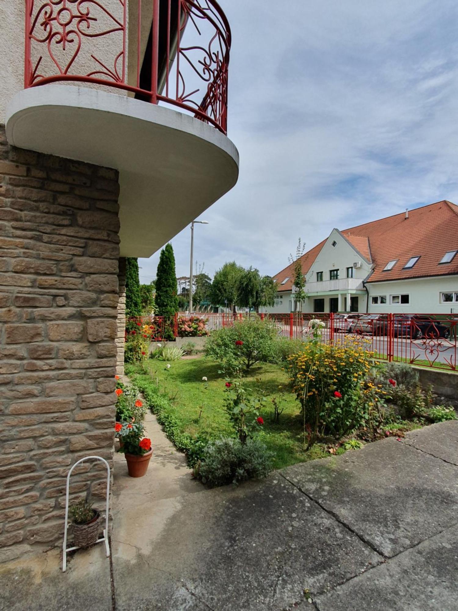 Anna Apartman Heviz Exterior photo